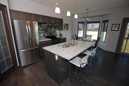 kitchen . News Homes . 187 Lake Bend Rd. story by Todd Lewys . Aug 11 2014 / KEN GIGLIOTTI / WINNIPEG FREE PRESS