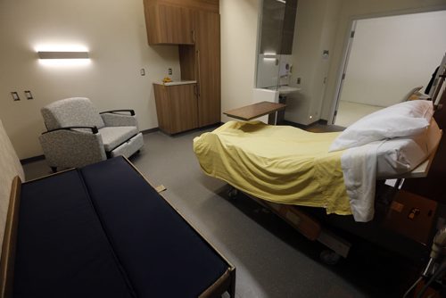 LOCL .Mock up rooms for women and their babies for  th new HSC's Women's Hospital  construction progress as well as  private  rooms with pull out beds left .story by Larry Kusch Aug 13 2014 / KEN GIGLIOTTI / WINNIPEG FREE PRESS