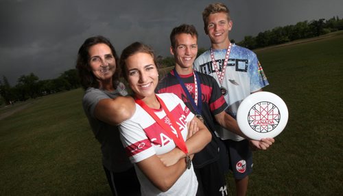 Vaughn Snider poses with her daughter Anya and sons Cleb and Quinn (right). See Story re: Ultimate.  August 18, 2014 - (Phil Hossack / Winnipeg Free Press)