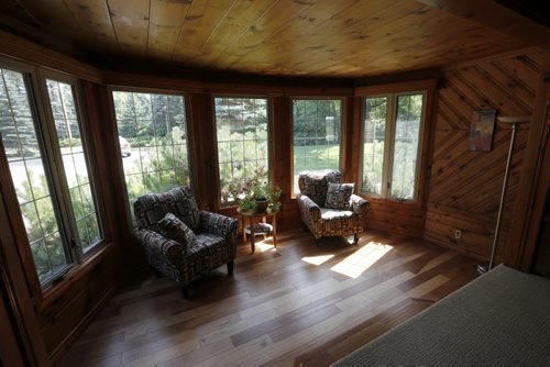 RE Sale HOMES .bay windowed reading area  3196 Henderson Hwy  for todd lewys story Aug 19 2014 / KEN GIGLIOTTI / WINNIPEG FREE PRESS