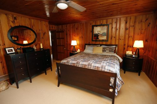 RE Sale HOMES . master bedroom  3196 Henderson Hwy  for todd lewys story Aug 19 2014 / KEN GIGLIOTTI / WINNIPEG FREE PRESS