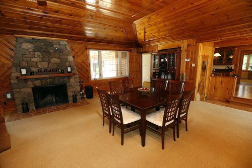 RE Sale HOMES . diningroom 3196 Henderson Hwy  for todd lewys story Aug 19 2014 / KEN GIGLIOTTI / WINNIPEG FREE PRESS