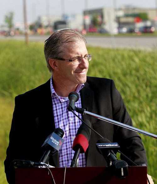 Mayoral candidate Gord Steeves  makes an announcement on Kenaston Blvd. Wednesday morning  with the theme photo radar must focus on safety and fairness.   Bart Kives story.  Wayne Glowacki/Winnipeg Free Press August 20 2014