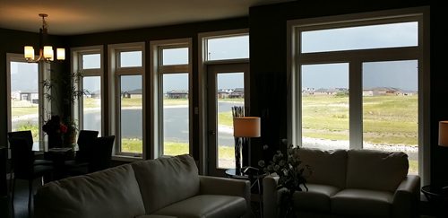 New home in Niverville at 96 Claremont feature wall of winodws overlooking a lake. (Photo by realtor Renee Dewar) August 29, 2014 - (Phil Hossack / Winnipeg Free Press)