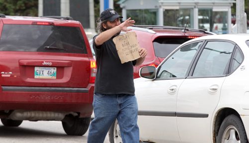 Brian Minchin is on the corner of Osborne St N and Broadway asking motorist for money- See Randy Turner  story- Aug 29, 2014   (JOE BRYKSA / WINNIPEG FREE PRESS)