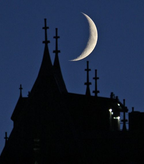 The moon over the historic Hotel Fort Garry in downtown Winnipeg Friday night - Standup Photo- Aug 29, 2014   (JOE BRYKSA / WINNIPEG FREE PRESS)