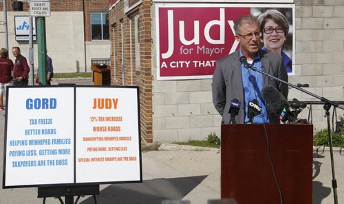 Mayoral candidate Gord Steeves stages announcement on Portage Ave. near  Judy Wasylycia-Leis's campaign HQ.   Bart Kives story   Wayne Glowacki/Winnipeg Free Press Sept.2 2014