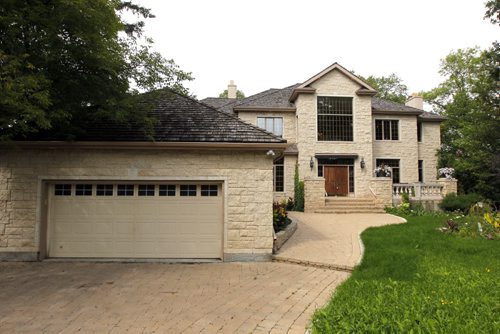 RESALE HOME- 104 River Road in St. Vital. BORIS MINKEVICH / WINNIPEG FREE PRESS  Sept. 2, 2014