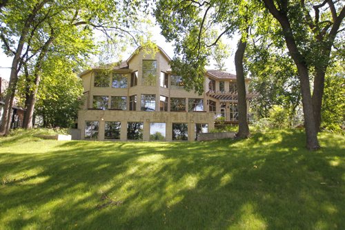 RESALE HOME- 104 River Road in St. Vital. BORIS MINKEVICH / WINNIPEG FREE PRESS  Sept. 2, 2014