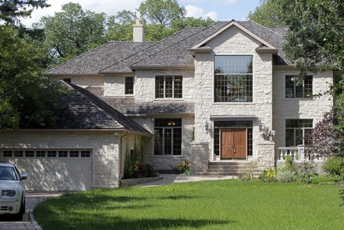 RESALE HOME- 104 River Road in St. Vital. BORIS MINKEVICH / WINNIPEG FREE PRESS  Sept. 2, 2014