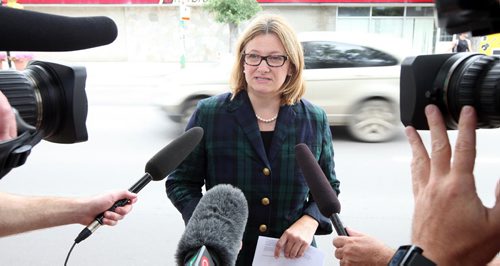 Paula Havixbeck explains her policy on infastructure along Sherbrook street Friday afternoon. See story. September 5, 2014 - (Phil Hossack / Winnipeg Free Press)