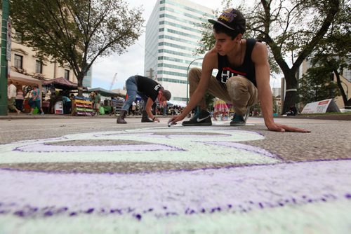 Artist René Marriott  works on chalk art on Broadway Saturday during ManyFest.   Sept 04.  2014 Ruth Bonneville / Winnipeg Free Press   Ruth Bonnevilles     Sept 04.  2014 Ruth Bonneville / Winnipeg Free Press   Ruth Bonnevilles