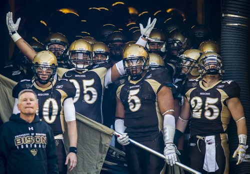 140912 Winnipeg - DAVID LIPNOWSKI / WINNIPEG FREE PRESS  The Manitoba Bisons battled the Regina Rams Friday night at Investors Group Field.