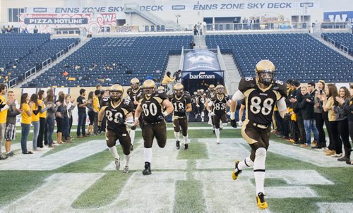 140912 Winnipeg - DAVID LIPNOWSKI / WINNIPEG FREE PRESS  The Manitoba Bisons battled the Regina Rams Friday night at Investors Group Field.