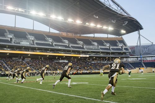 140912 Winnipeg - DAVID LIPNOWSKI / WINNIPEG FREE PRESS  The Manitoba Bisons battled the Regina Rams Friday night at Investors Group Field.