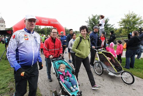Scout, 1, and her parents Kerry Ryan (right) and Jeope Wolfe (left) take part in the Terry Fox Run at Assiniboine Park Sunday morning.  140914 September 14, 2014 Mike Deal / Winnipeg Free Press