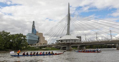 Participants turn towards the dock after a race during the Manitoba Dragon Boat Festival in support of CancerCare Manitoba and the Children's Hospital Foundation of Manitoba at The Forks Sunday.  130914 - Sunday, September 14, 2013 -  (MIKE DEAL / WINNIPEG FREE PRESS)