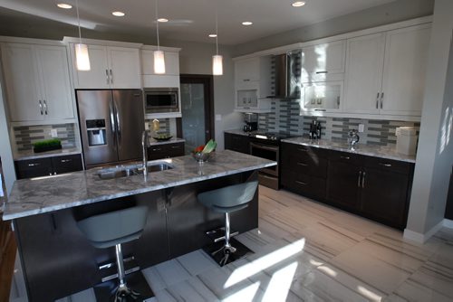 172 Hallfield Bay in River Park South-Kitchen-See Todd Lewys story- Sept 15, 2014   (JOE BRYKSA / WINNIPEG FREE PRESS)