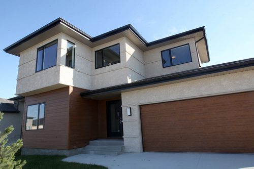 172 Hallfield Bay in River Park South-See Todd Lewys story- Sept 15, 2014   (JOE BRYKSA / WINNIPEG FREE PRESS)