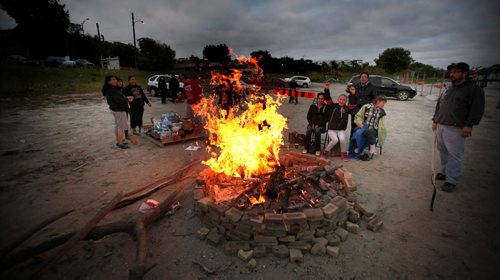 Volunteers keep warm around a fire kept buring at the Alexander Docks on the Red River Wednesday as a search for Missing and Murdered aborigional women got underway in Winnipeg. Kematch's sister is one of the missing. See Ashley Prest story. (Phil Hossack / Winnipeg Free Press)