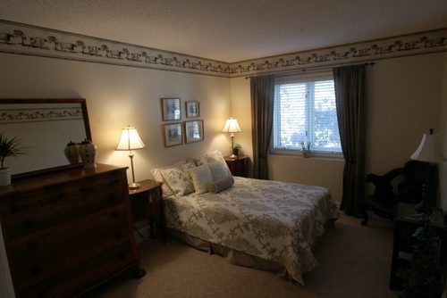 2 Oakgrove Bay in Assiniboine Woods (Charleswood)- Guest bedroom- See  Todd Lewys story- Sept 23, 2014   (JOE BRYKSA / WINNIPEG FREE PRESS)¬