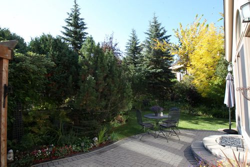 2 Oakgrove Bay in Assiniboine Woods (Charleswood)- Backyard- See  Todd Lewys story- Sept 23, 2014   (JOE BRYKSA / WINNIPEG FREE PRESS)