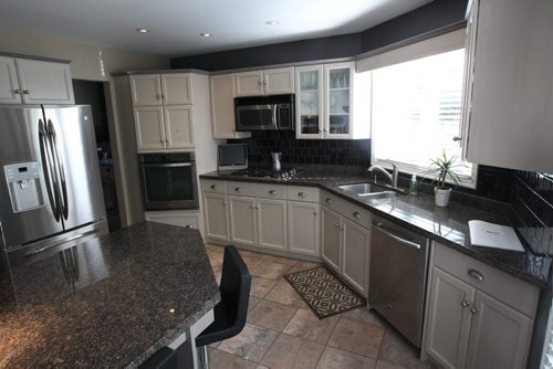 2 Oakgrove Bay in Assiniboine Woods (Charleswood)- Kitchen- See  Todd Lewys story- Sept 23, 2014   (JOE BRYKSA / WINNIPEG FREE PRESS)