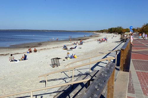 Boardwalk and beach at Grand Beach. A little bit of summer delivered to Manitobans in late September.  BORIS MINKEVICH / WINNIPEG FREE PRESS  Sept. 25, 2014