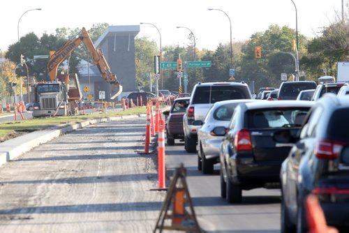 Cars lineup southbound through construction on Route 90 south near Ness- See Catherine Mitchell story- Sept 26, 2014   (JOE BRYKSA / WINNIPEG FREE PRESS)