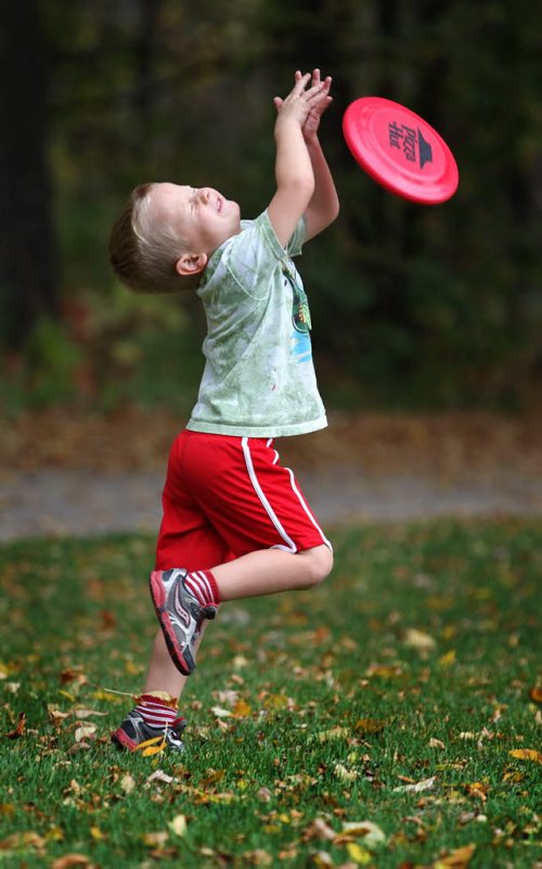 Four-year-old Logan Baron comes close to catching the frisbee while playing with his sister Kendall (6yrs) and dad (not in shots) at Assiniboine Park Saturday.  Standup photo  Sept 27,  2014 Ruth Bonneville / Winnipeg Free Press