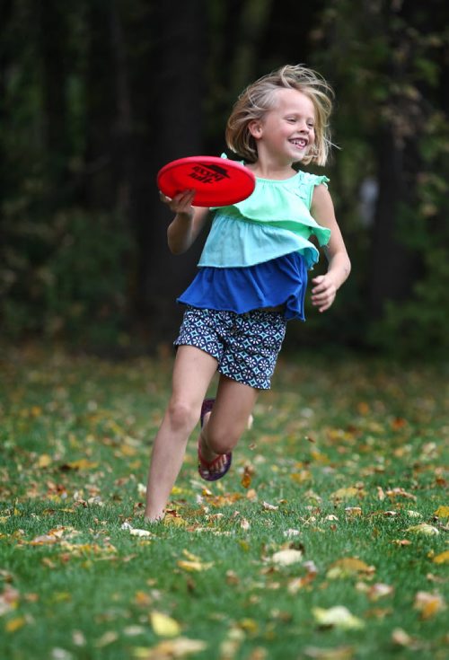 Kendall Baron (6yrs),  plays frisbee in the park with her brother Logan (4yrs) and dad (both not in shot) at Assiniboine Park Saturday.  Standup photo  Sept 27,  2014 Ruth Bonneville / Winnipeg Free Press