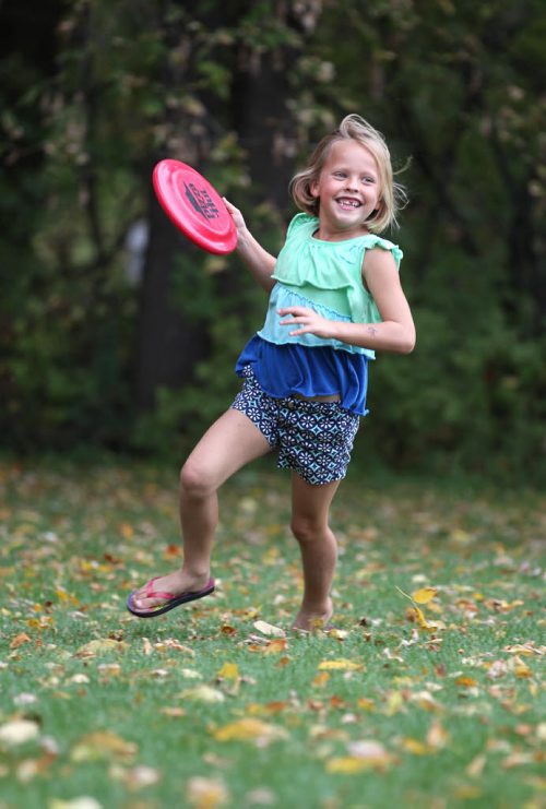 Four-year-old Logan Baron plays frisbee with his sister Kendall (6yrs) and dad (not in shots) at Assiniboine Park Saturday.  Standup photo  Sept 27,  2014 Ruth Bonneville / Winnipeg Free Press