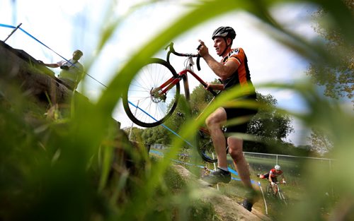 The MennoCross cyclocross race at the Canadian Mennonite University, Saturday, September 27, 2014. (TREVOR HAGAN/WINNIPEG FREE PRESS)