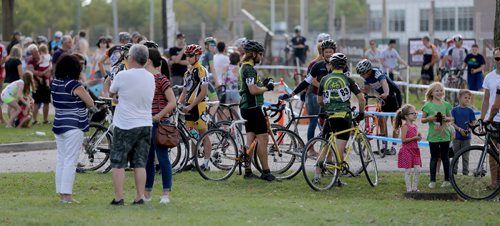 The MennoCross cyclocross race at the Canadian Mennonite University, Saturday, September 27, 2014. (TREVOR HAGAN/WINNIPEG FREE PRESS)