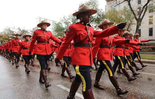RCMP and other Police officers march down Broadway towards the Legislative Building, Sunday, September 28, 2014. (TREVOR HAGAN/WINNIPEG FREE PRESS)