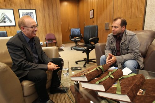 Winnipeg Free Press reporter Barley Kives has exit interview with outgoing Mayor Sam Katz-See Barley Kives story- Sept 29, 2014   (JOE BRYKSA / WINNIPEG FREE PRESS)