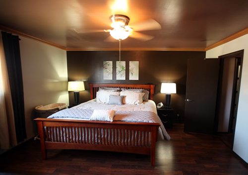 Master bedroom at 19 Lavender Bay. See Todd's tale. October 30, 2014 - (Phil Hossack / Winnipeg Free Press)
