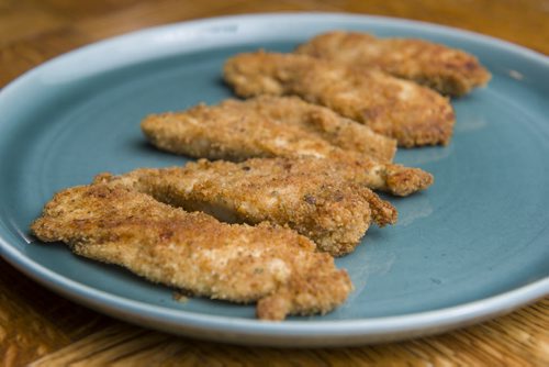 141006 Winnipeg - DAVID LIPNOWSKI / WINNIPEG FREE PRESS  Recipe Swap with Alison Gillmore  Chicken Strips