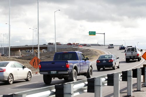 Views of traffic heading over and under the new Bishop Grandin Kenaston Blvd overpass.  For infrastructure story.  Oct 09,  2014 Ruth Bonneville / Winnipeg Free Press