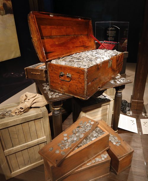 ENT. Treasure chest on display.  Underwater explorer Barry Clifford who found the sunken ship that is the focus of the Manitoba Museum exhibition Real Pirates: The Untold Story of the Whydah from Slave Ship to Pirate Ship opening Oct. 17. Oct. 9 2014 / KEN GIGLIOTTI / WINNIPEG FREE PRESS
