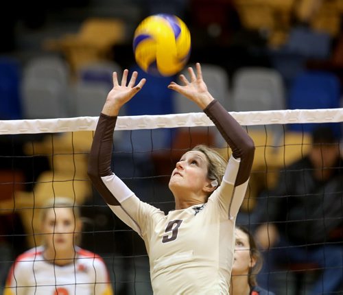 University of Manitoba Bisons' Brittany Habing sets the ball during their game against the Calgary Dinos at Investors Group Athletic Centre, Thursday, October 9, 2014. (TREVOR HAGAN/WINNIPEG FREE PRESS)
