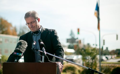 Mayoral candidate Gord Steeves announces a traffic light plan to allocate $1 million annually, hoping to synchronize 50-75 intersections over a four-year period. 141010 - Friday, October 10, 2014 - (Melissa Tait / Winnipeg Free Press)
