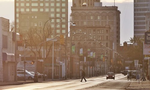A pedestrian crosses Notre Dame Avenue early Monday morning. The forecast calls for a high of 17c with a cloudless sky on this Thanksgiving holiday.  141013 October 13, 2014 Mike Deal / Winnipeg Free Press