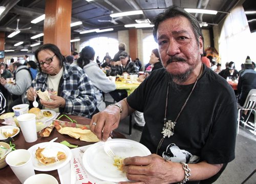 Colin McManus (right) eats his Thanksgiving dinner at Siloam Mission Monday afternoon.   141013 October 13, 2014 Mike Deal / Winnipeg Free Press