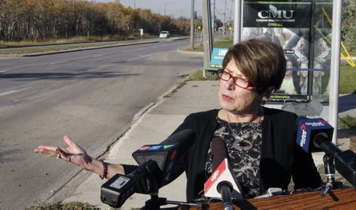 On Roblin Blvd. Tuesday morning,Mayoral candidate Judy Wasylycia-Leis announces she would make rebuilding key routes an infrastructure priority.  Aldo Santin  story Wayne Glowacki/Winnipeg Free Press Oct. 14 2014