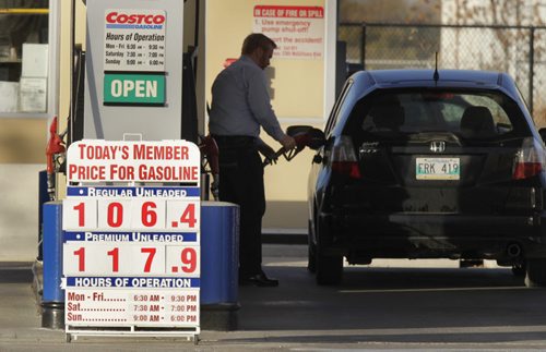 Motorists fill up Thursday morning with lower gas prices. The Costco gas bar on McGillivray Blvd. member price was 106.4 for regular gas. Wayne Glowacki/Winnipeg Free Press Oct. 16 2014Wayne Glowacki/Winnipeg Free Press Oct. 16 2014