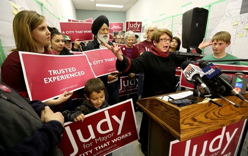 Judy Wasylycia-Leis speaking at her campaign headquarters, Saturday, October 28, 2014. (TREVOR HAGAN/WINNIPEG FREE PRESS)