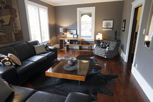 livingroom .HOMES . 3681 Vialoux Drive .Tod Lewys story Oct. 20 2014 / KEN GIGLIOTTI / WINNIPEG FREE PRESS