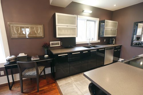 kitchen . HOMES . 3681 Vialoux Drive .Tod Lewys story Oct. 20 2014 / KEN GIGLIOTTI / WINNIPEG FREE PRESS