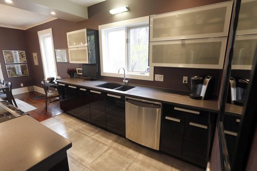 kitchen . HOMES . 3681 Vialoux Drive .Tod Lewys story Oct. 20 2014 / KEN GIGLIOTTI / WINNIPEG FREE PRESS